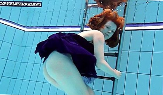 Горячий секс со спортсменкой в бассейне, порно видео
