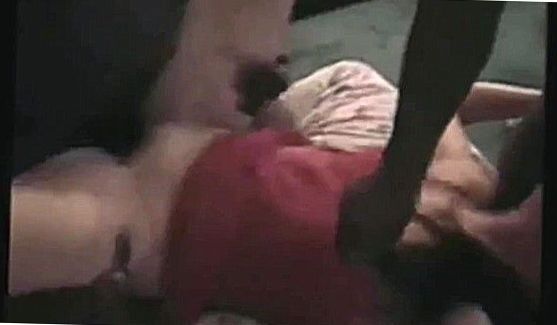 ебут огромным членом волосатый анал, порно видео