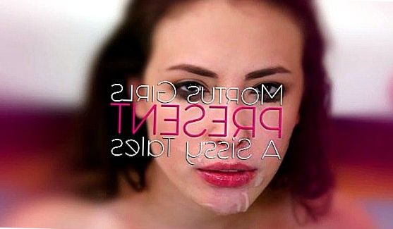 Девушки (18 лет) ласкают попки и письки друг друга язычками, но и член пососать они тоже не против, порно видео