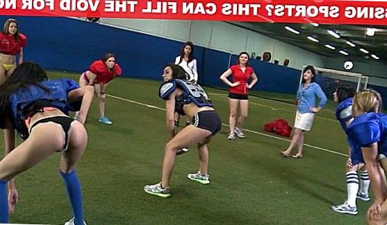 Милая потаскушка с игрушками во всех дырках, порно видео