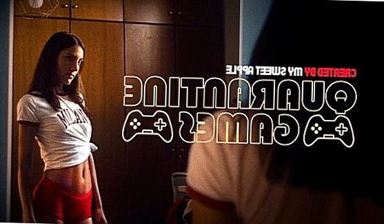 Стриптиз от взрослой девушки (18 лет) с большими сиськами и нежной киской с последующей мастурбацией, порно видео