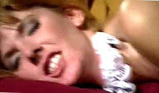 Оказавшись в спальне брюнетки Becky Jane, не бойтесь, что она вас выгонит, порно видео